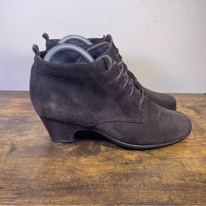 Clarks Artisan Suede leather Ankle boots Heeled size 8.5